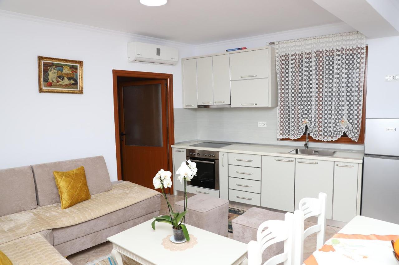 Downtown Apartment 2 Берат Екстериор снимка